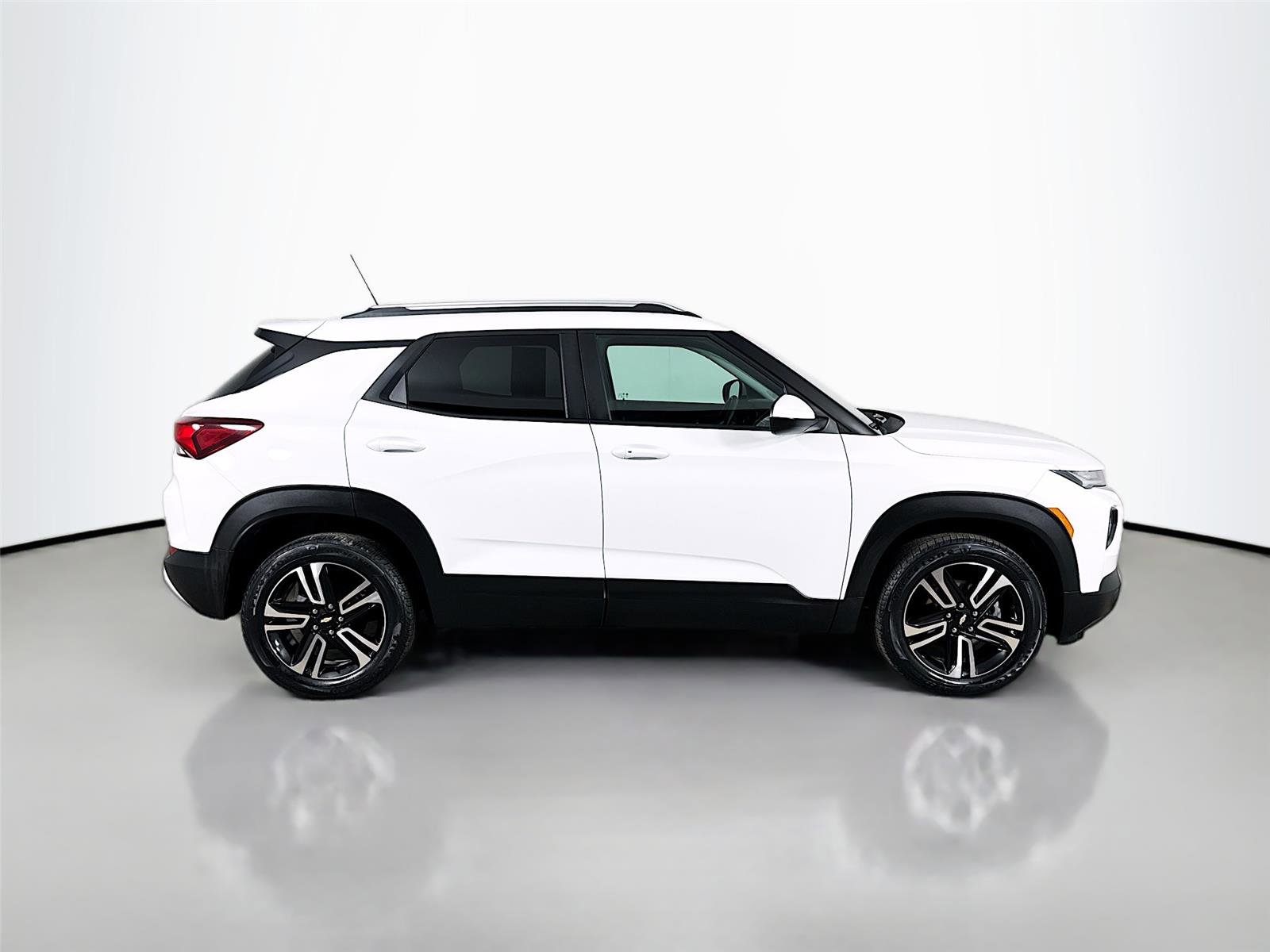 Used 2023 Chevrolet TrailBlazer LT w/ Convenience Package image 9