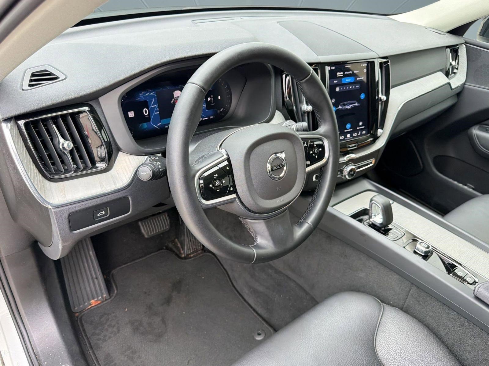 Certified 2025 Volvo XC60 B5 Plus image 4