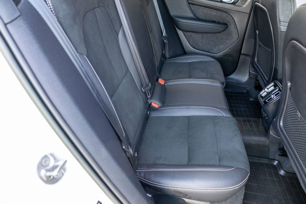 Used 2022 Volvo XC40 T5 R-Design image 13