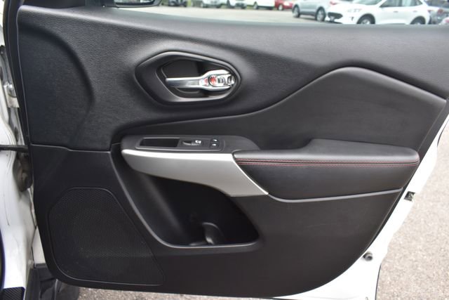 Used 2018 Jeep Cherokee Trailhawk w/ Cold Weather Group AWD/4WD image 41
