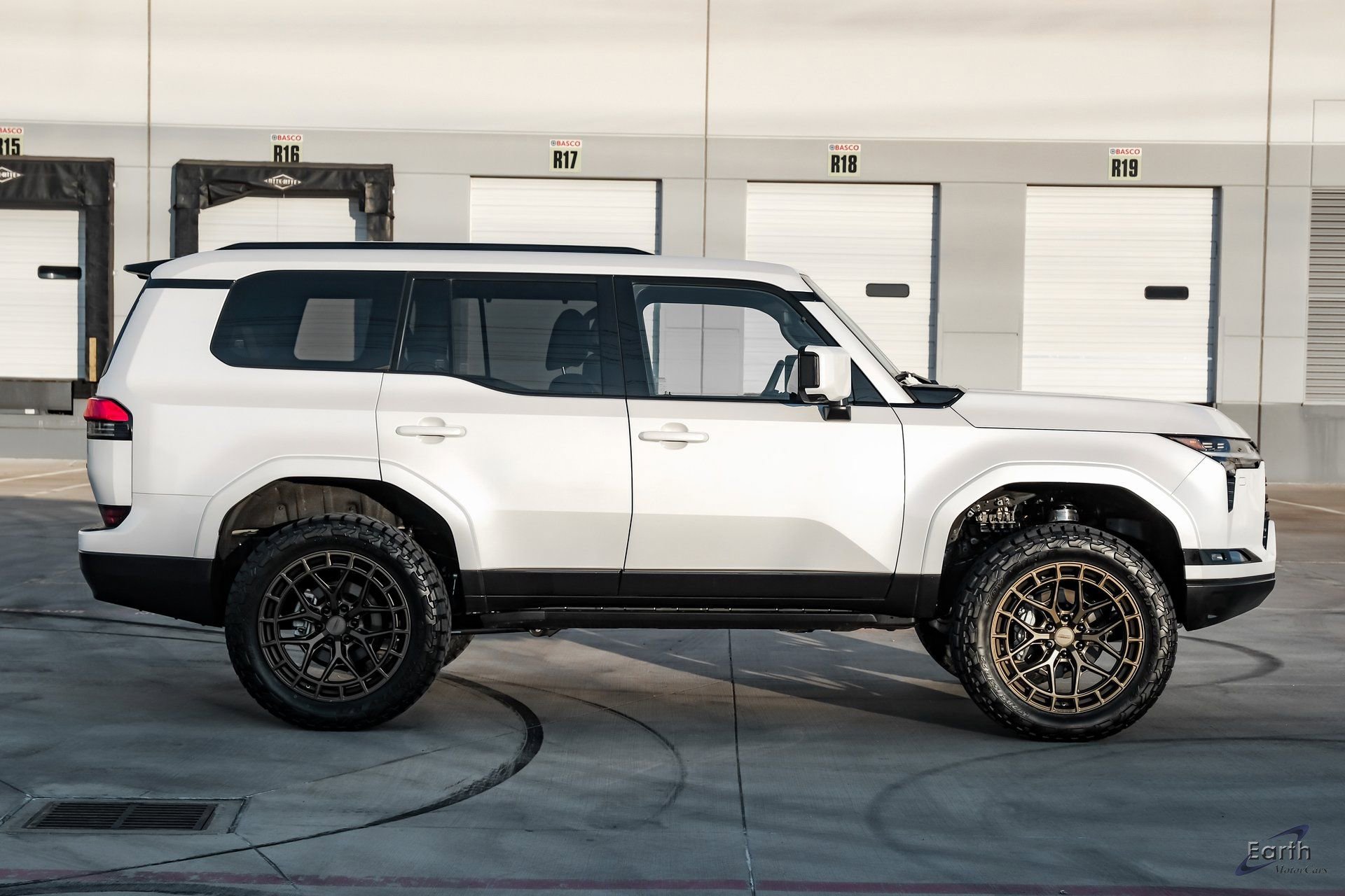 Used 2025 Lexus GX 550 550 Luxury+ HUD Vossen Wheels w/ Accessory Package (2T) image 18