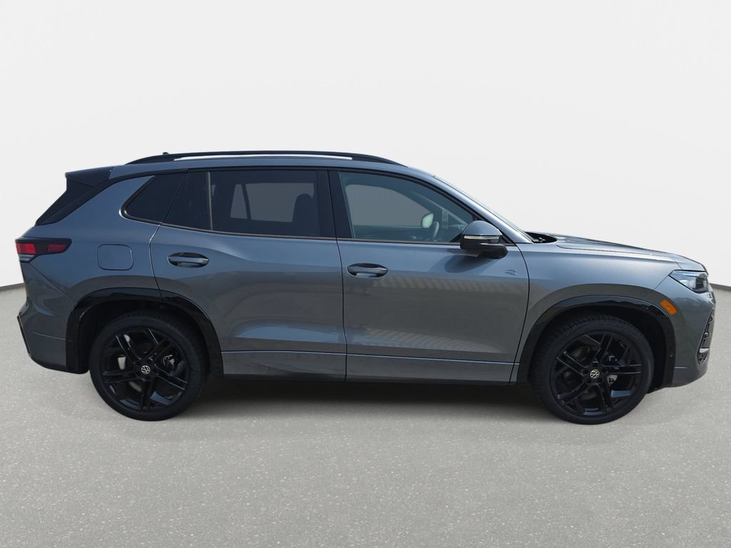 New 2026 Volkswagen Tiguan SE R-Line FWD image 4