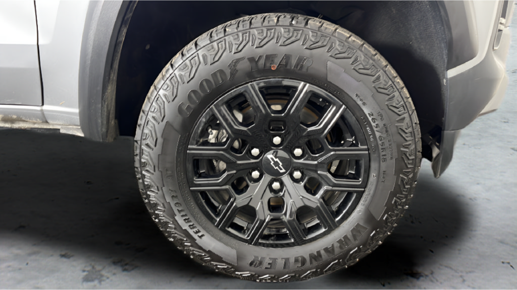 Used 2025 Chevrolet Colorado Trail Boss AWD/4WD image 49