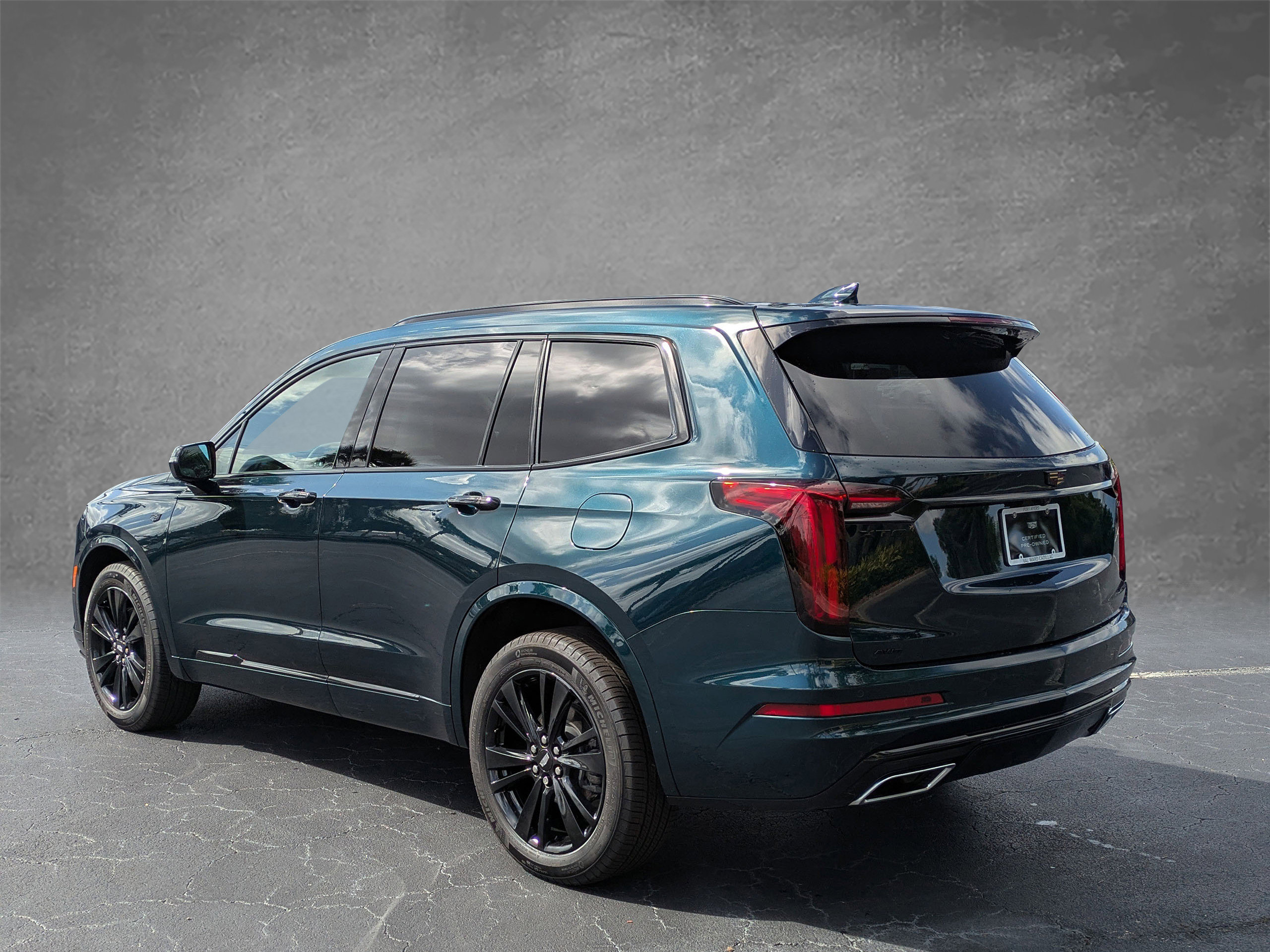 Certified 2024 Cadillac XT6 Premium Luxury image 4
