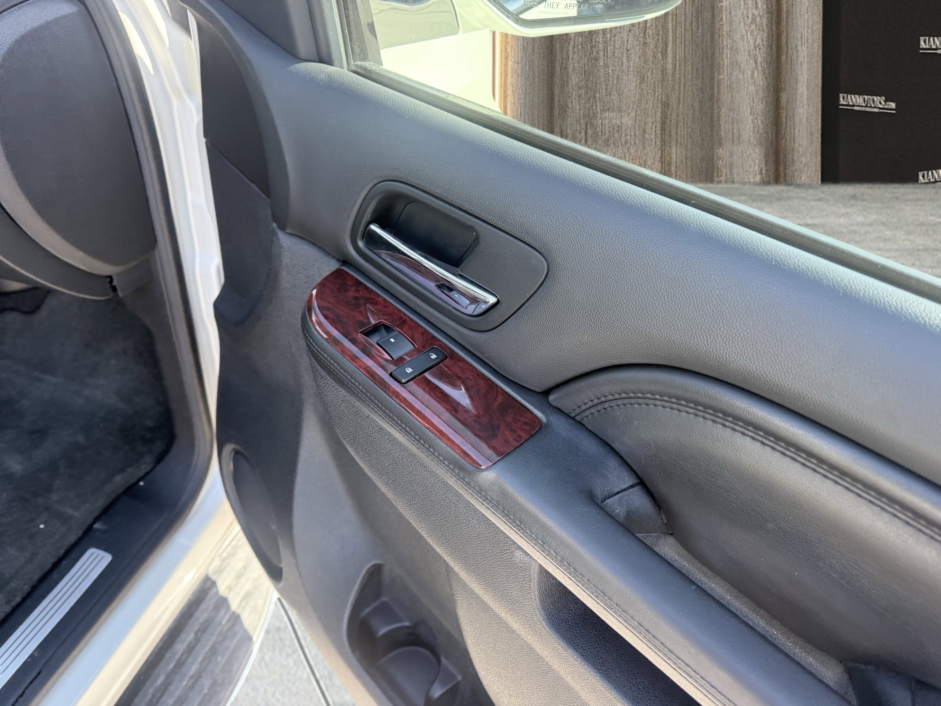 Used 2012 Cadillac Escalade Luxury RWD image 43