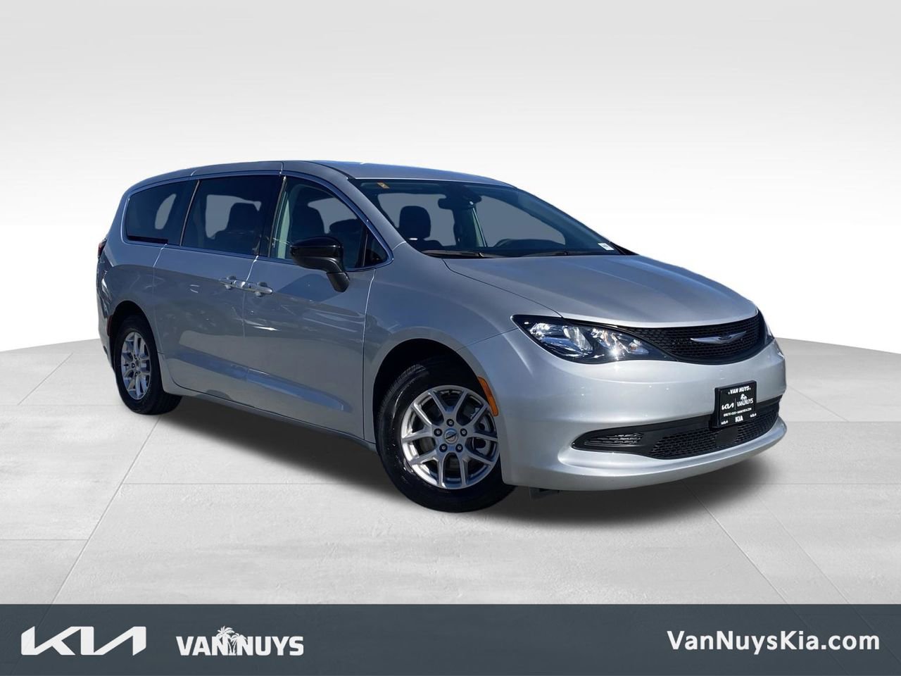 Used 2024 Chrysler Voyager LX FWD image 1