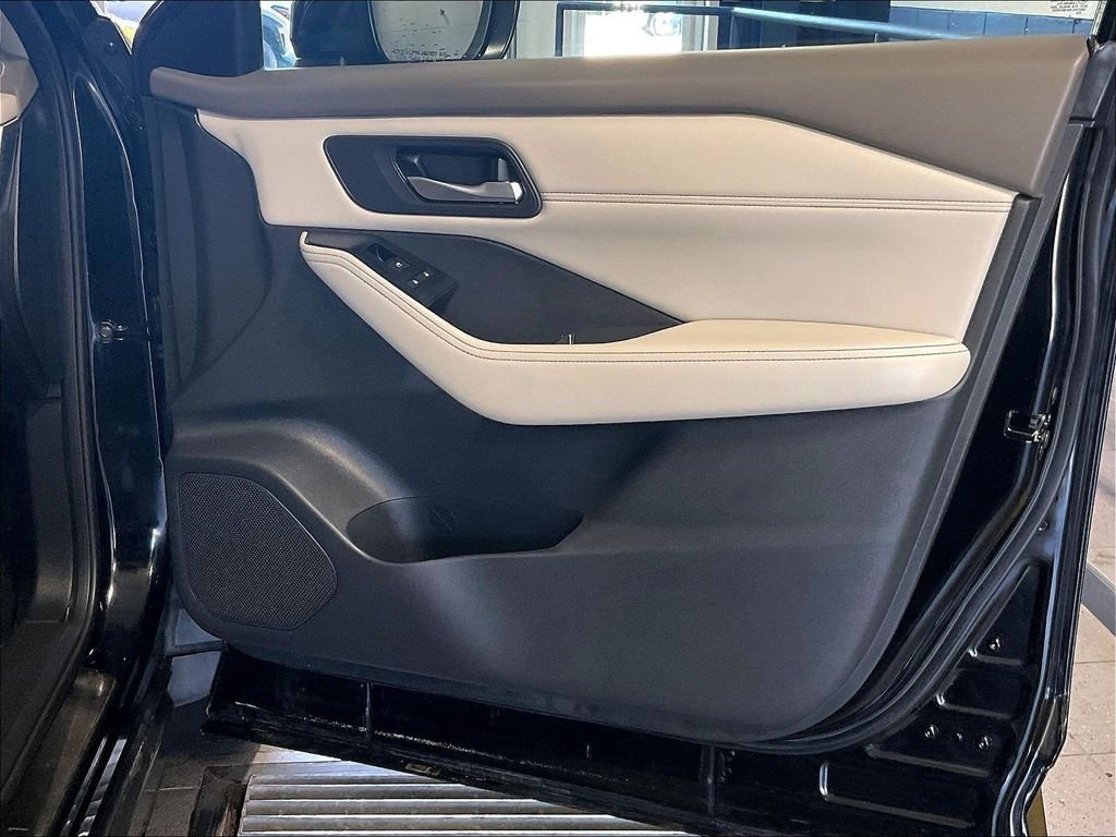 Certified 2023 Nissan Rogue SV w/ SV Premium B Package AWD/4WD image 12