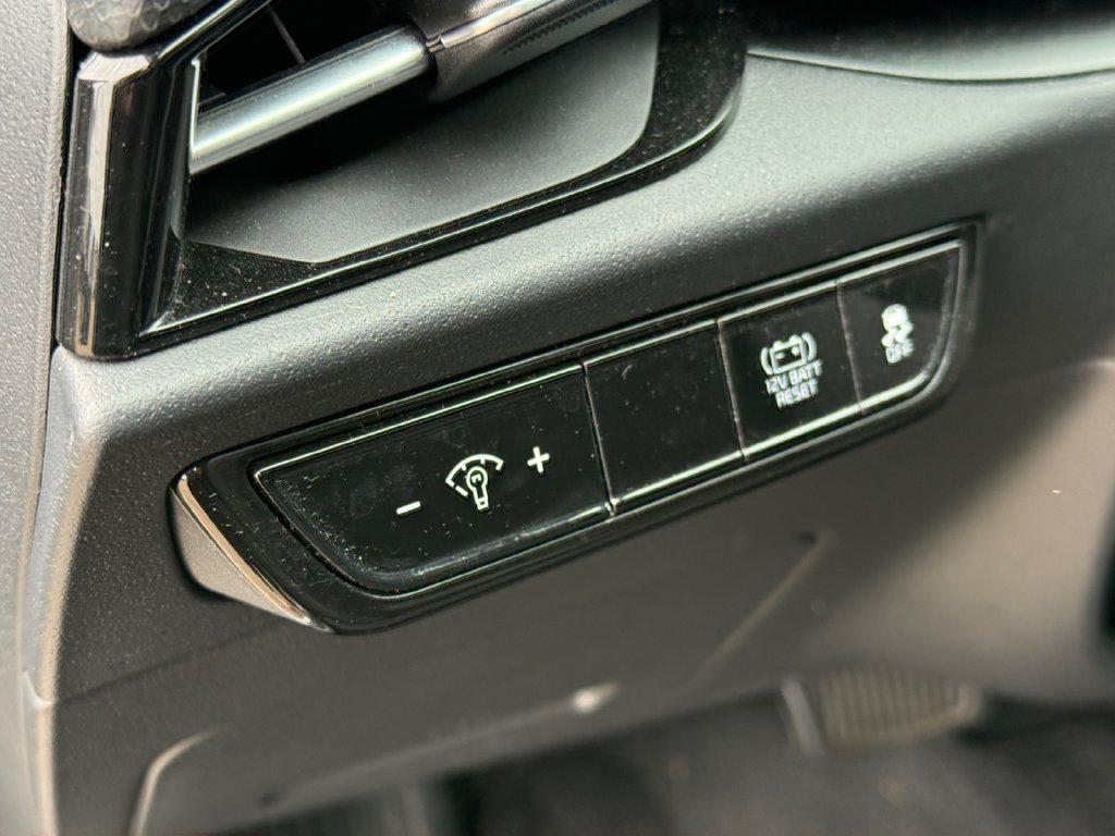 Used 2025 Kia Niro LX FWD image 18