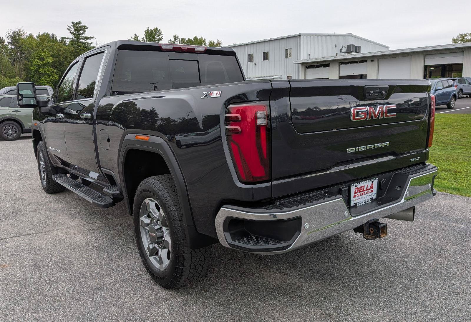 Used 2025 GMC Sierra 2500 SLT w/ SLT Premium Package AWD/4WD image 8