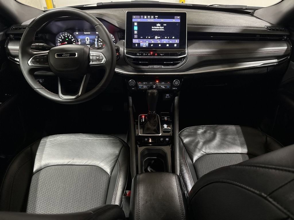 Used 2025 Jeep Compass Trailhawk AWD/4WD image 10