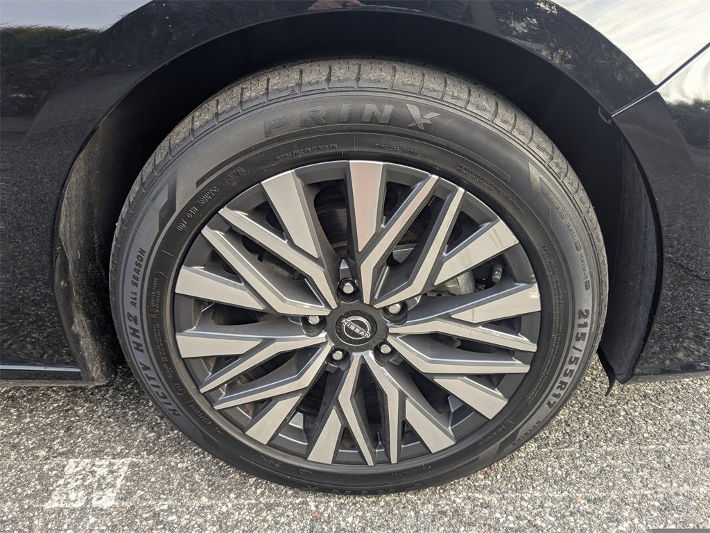 Used 2024 Nissan Altima 2.5 SV image 11