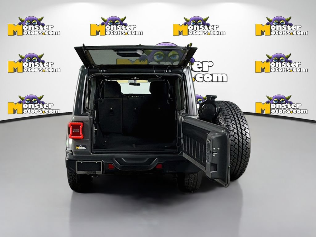 Used 2019 Jeep Wrangler Unlimited Sahara w/ Dual Top Group AWD/4WD image 25