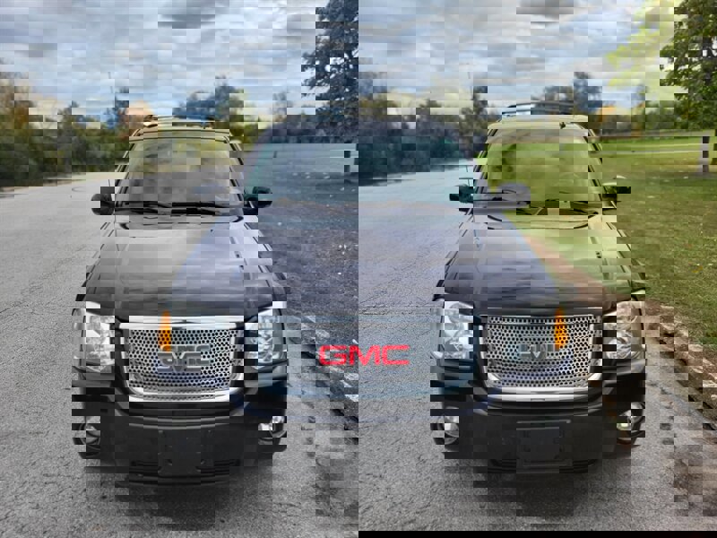 Used 2007 GMC Envoy Denali image 3