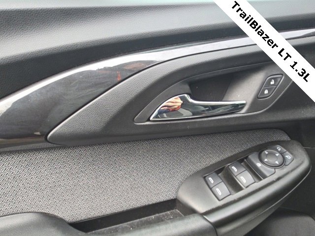 Used 2022 Chevrolet TrailBlazer LT w/ Convenience Package image 16