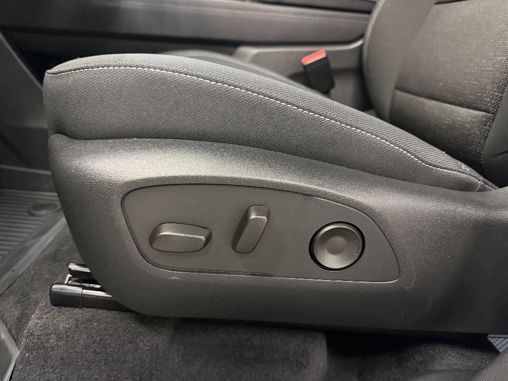 New 2026 Chevrolet Traverse LT w/ LPO, Floor Liner Package FWD image 22