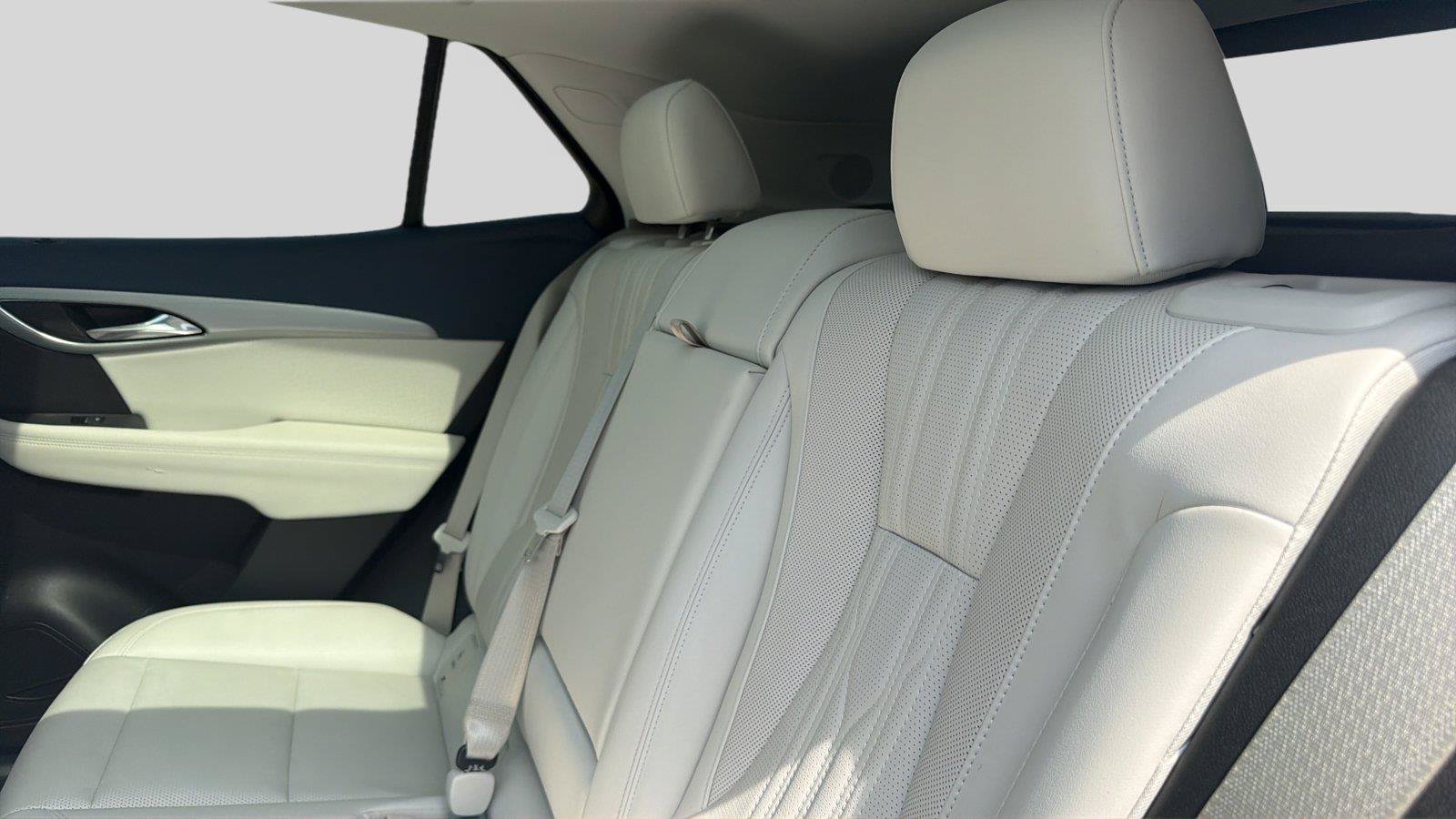 Used 2024 Buick Envision Avenir AWD/4WD image 19