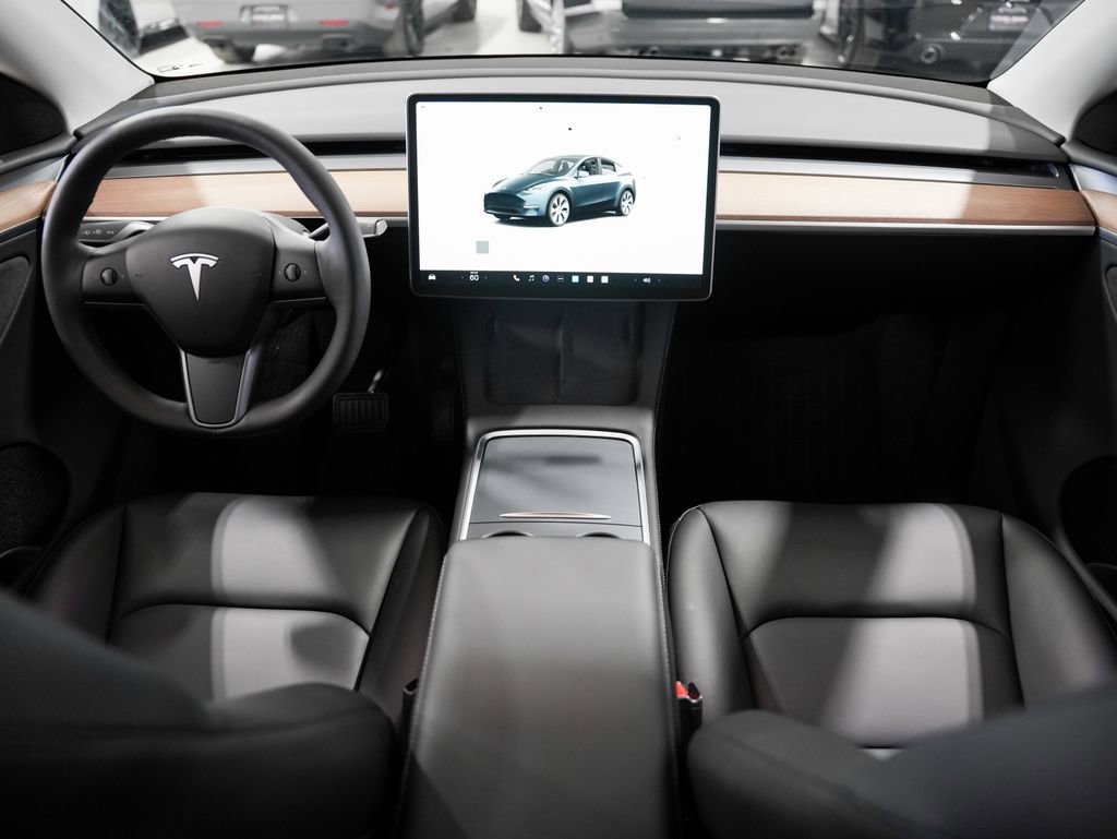 Used 2024 Tesla Model Y Long Range AWD/4WD image 18
