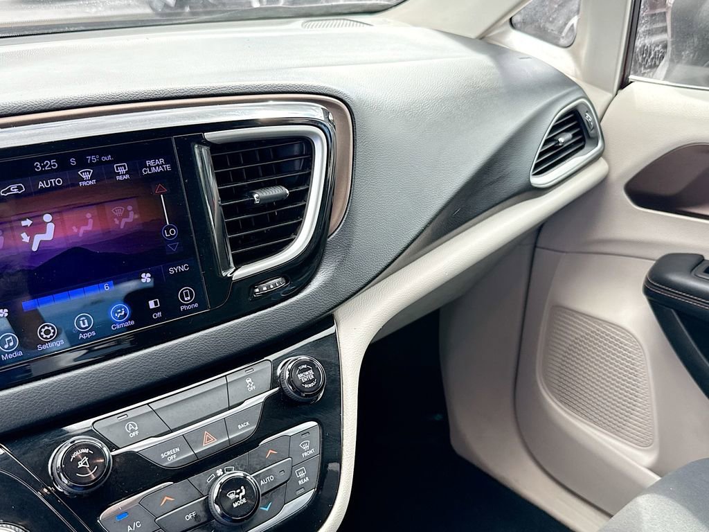 Used 2017 Chrysler Pacifica Touring Plus w/ Tire & Wheel Group image 22