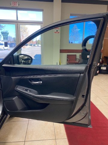 Used 2025 Nissan Sentra SV FWD image 13