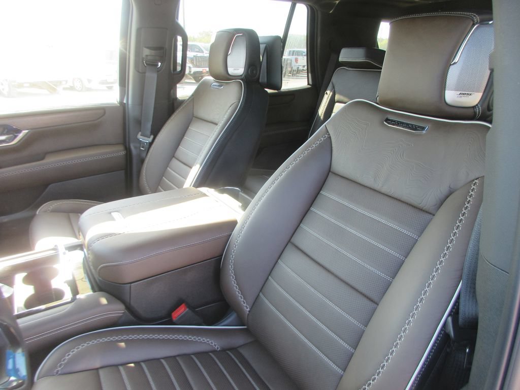 New 2026 GMC Yukon Denali Ultimate AWD/4WD image 11