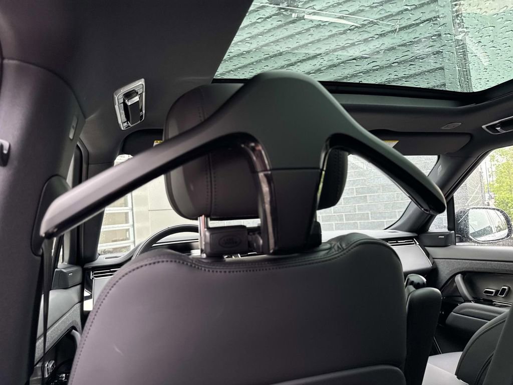New 2026 Land Rover Range Rover Sport Dynamic SE AWD/4WD image 17