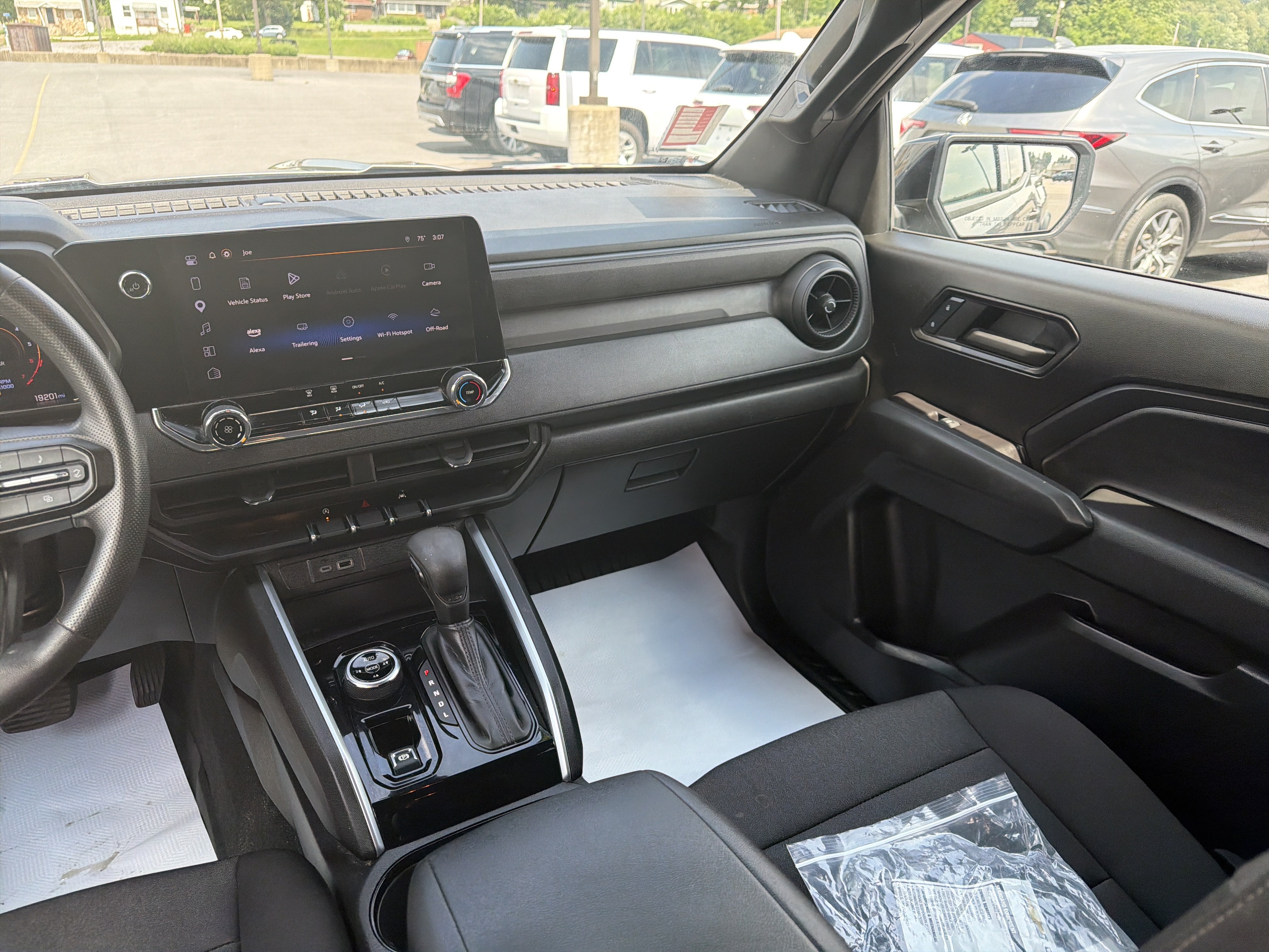 Used 2024 Chevrolet Colorado Trail Boss w/ Technology Package AWD/4WD image 7