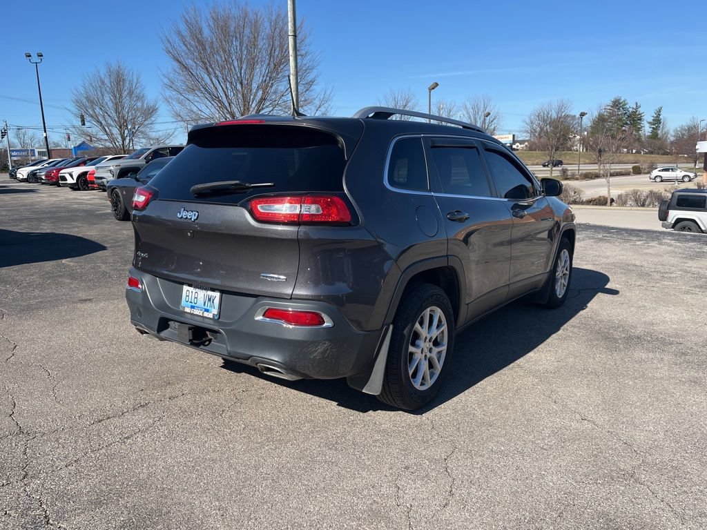 Used 2016 Jeep Cherokee Latitude AWD/4WD image 3