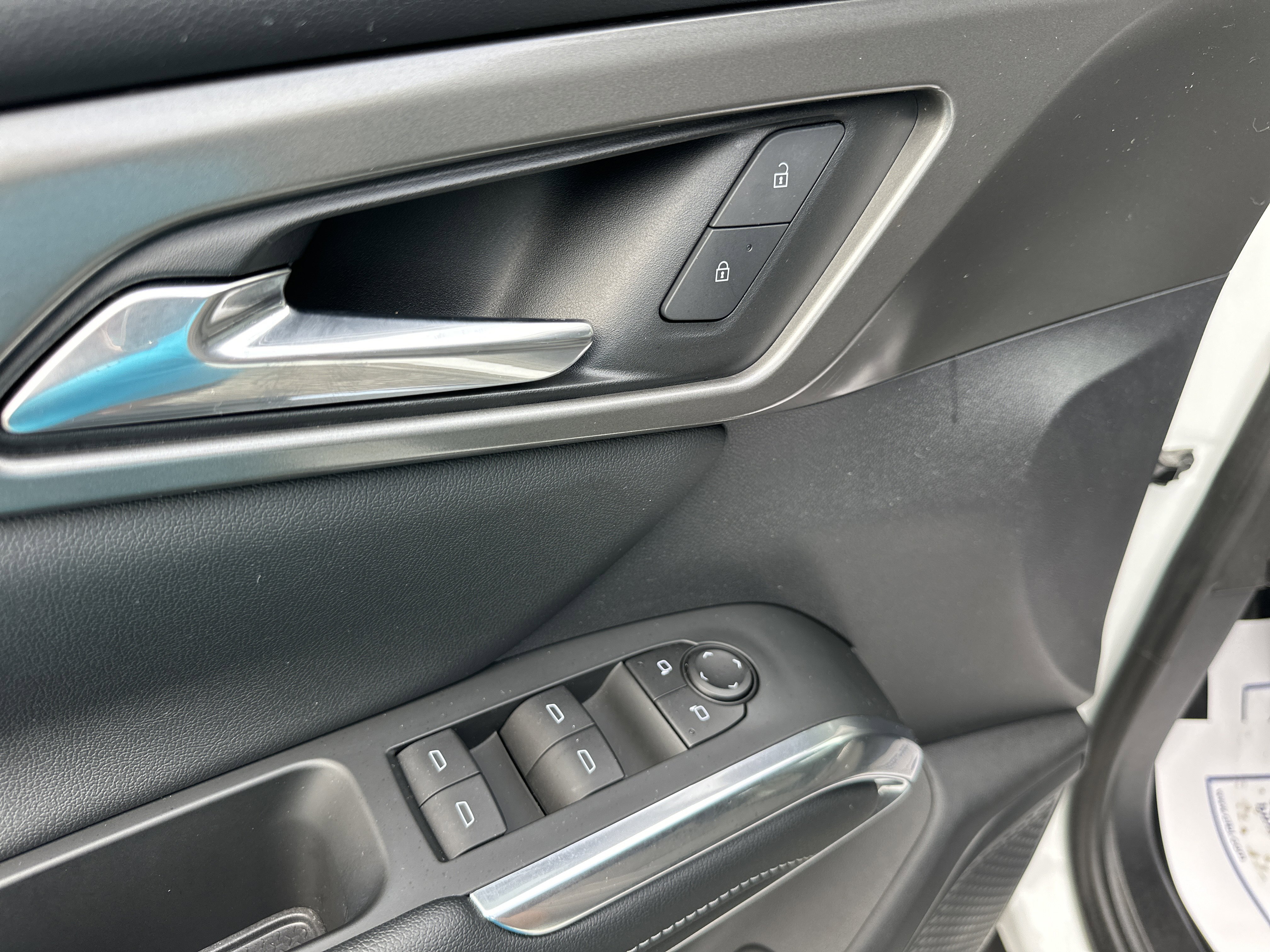 Used 2024 Chevrolet Traverse LS w/ Midnight/Sport Edition image 9