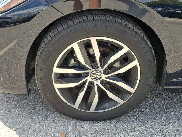 Used 2025 Volkswagen Jetta SE FWD image 36