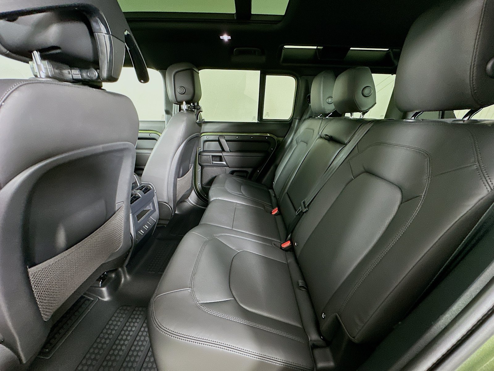 New 2026 Land Rover Defender 110 X-Dynamic SE AWD/4WD image 38