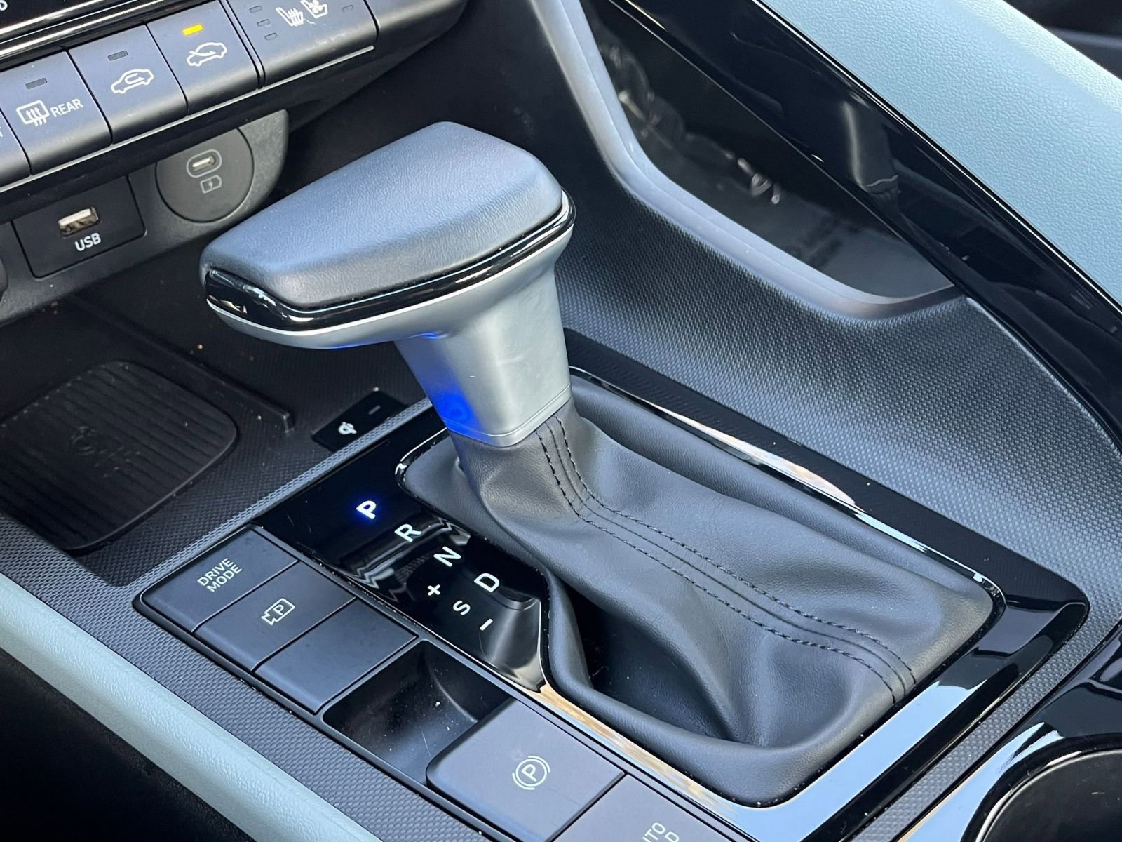 Used 2025 Hyundai Elantra Limited image 42