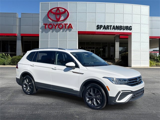 Used 2022 Volkswagen Tiguan SE image 1