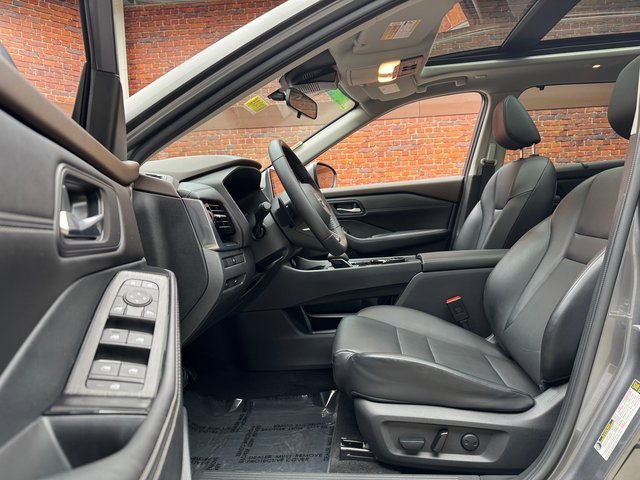 Used 2022 Nissan Rogue SV w/ SV Premium Package image 22