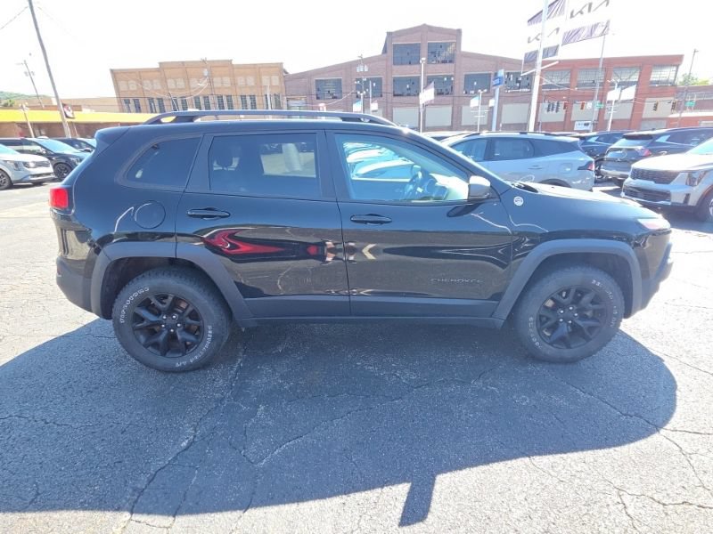 Used 2018 Jeep Cherokee Trailhawk AWD/4WD image 8