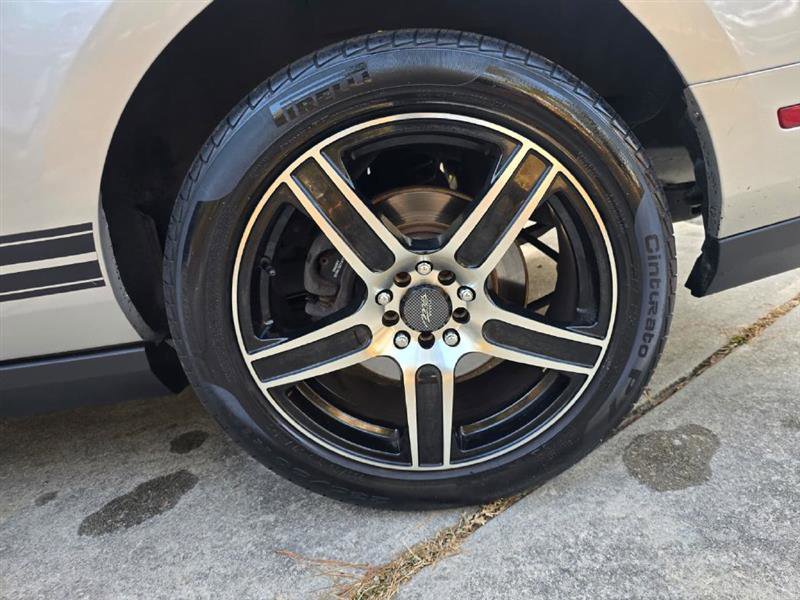 Used 2010 Ford Mustang Convertible image 13