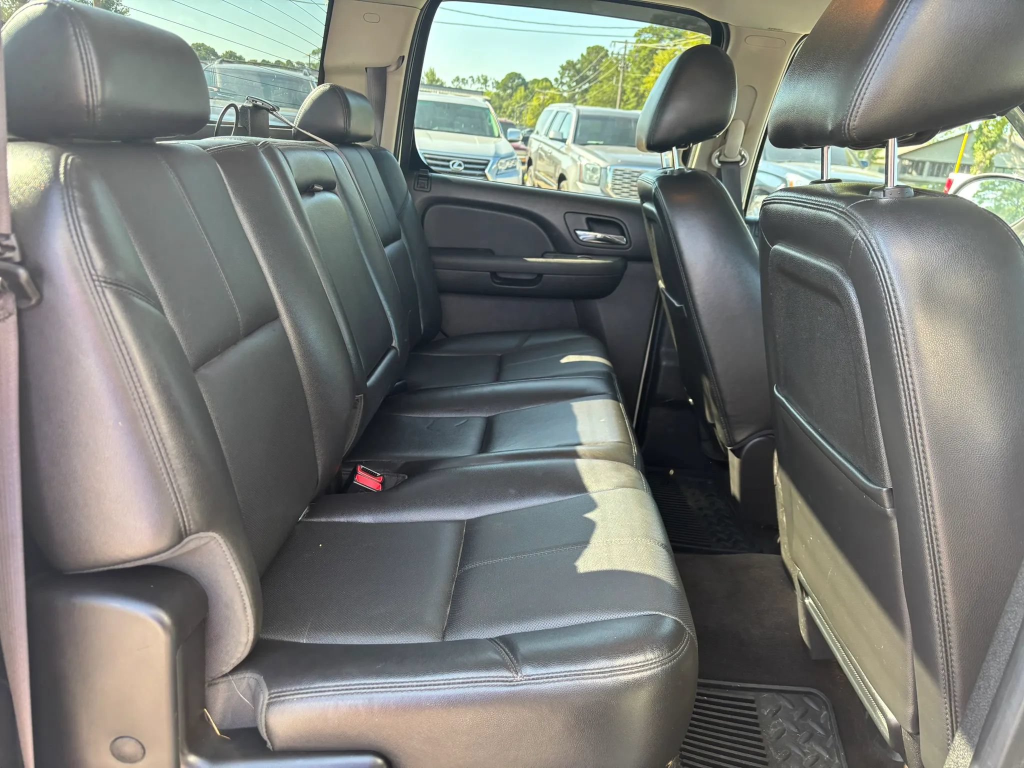 Used 2013 Chevrolet Silverado 1500 LTZ w/ LTZ White Diamond Edition AWD/4WD image 17