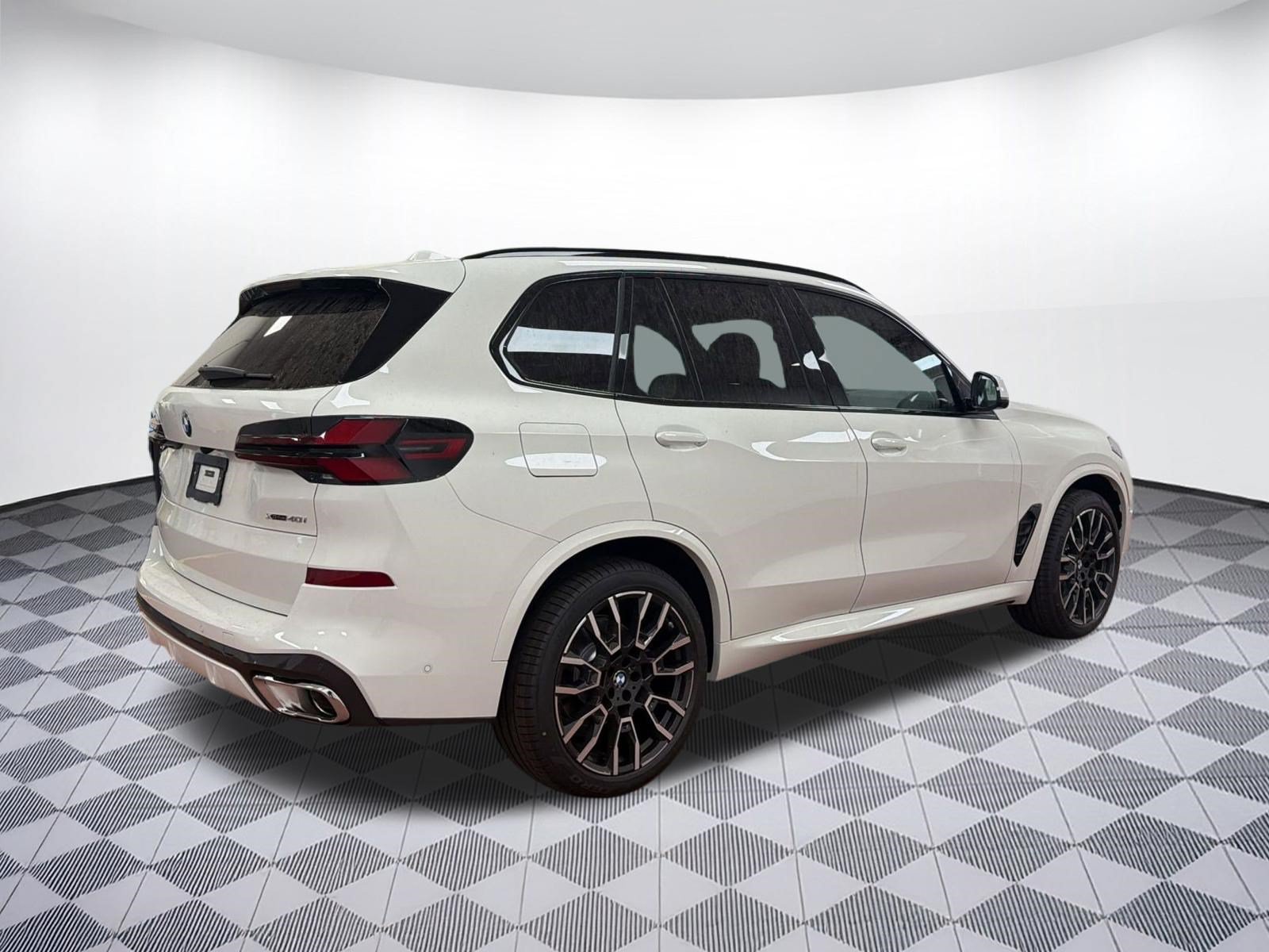 Used 2026 BMW X5 xDrive40i w/ M Sport Package AWD/4WD image 8