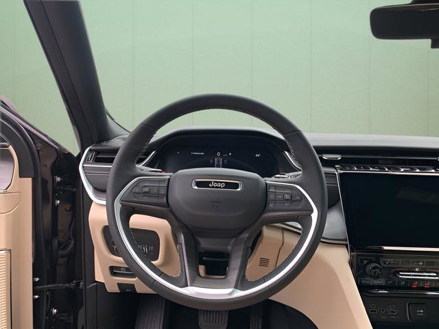 New 2025 Jeep Grand Cherokee Limited w/ Black Appearance Package image 19