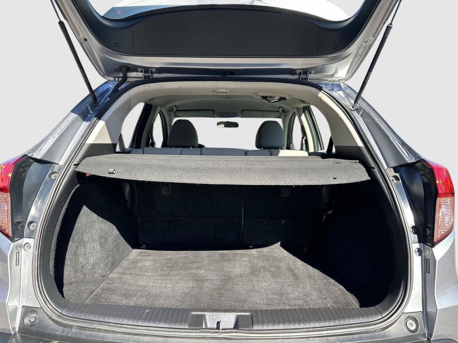 Used 2017 Honda HR-V LX image 36