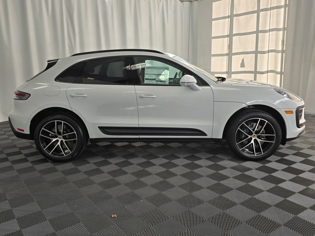 New 2026 Porsche Macan image 8