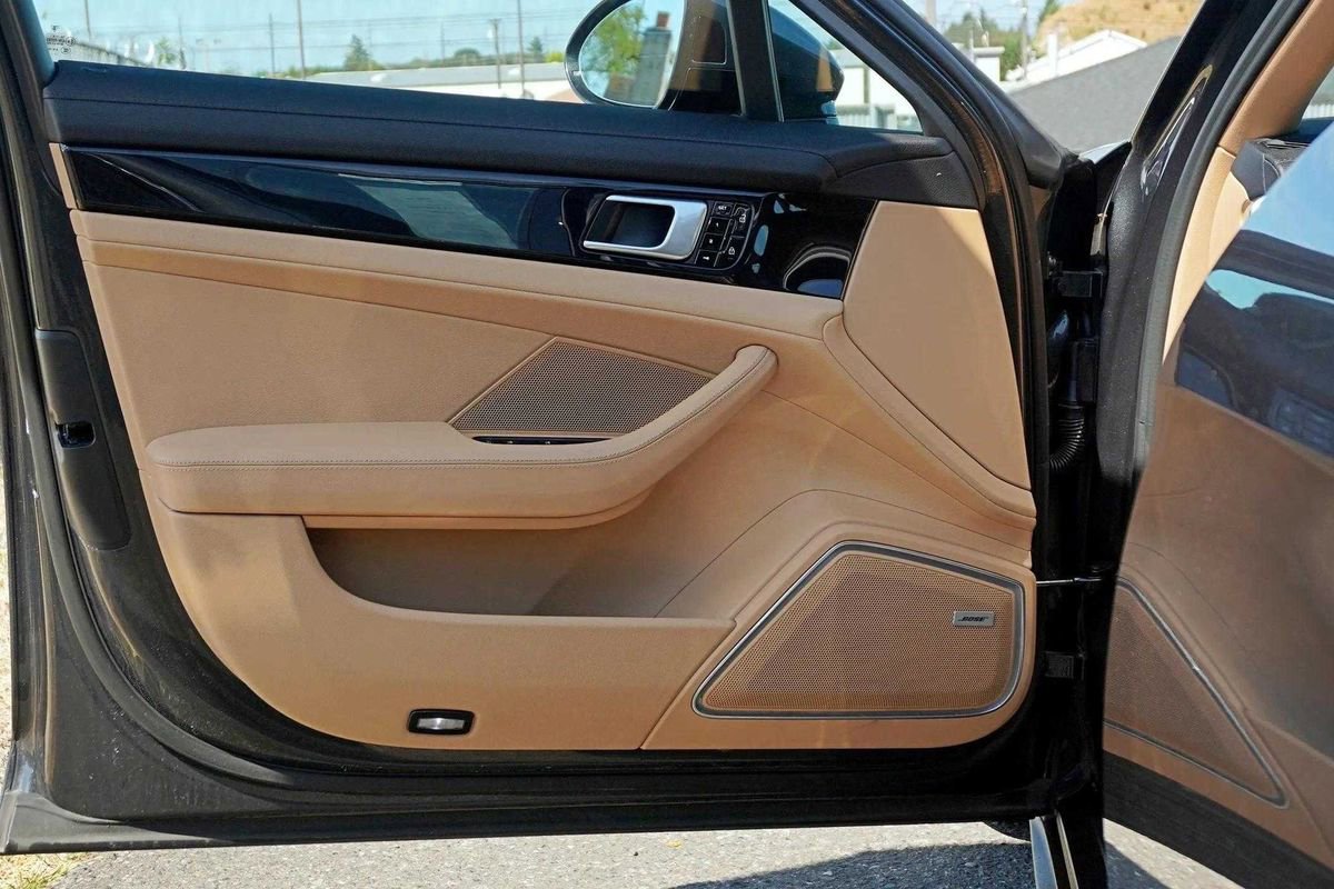 Used 2021 Porsche Panamera w/ Premium Package image 14