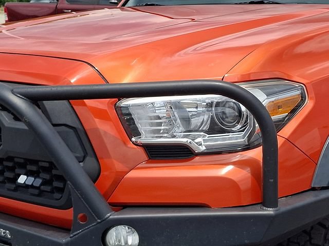 Used 2017 Toyota Tacoma TRD Off-Road w/ Tow Package AWD/4WD image 9