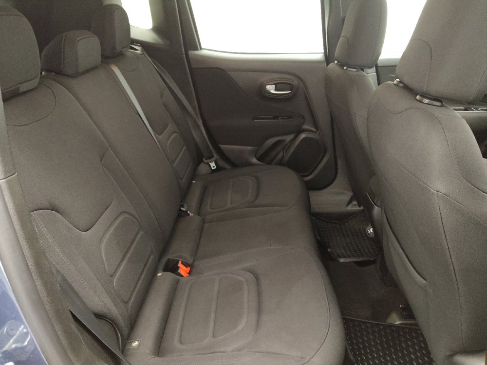 Used 2020 Jeep Renegade Latitude w/ Cold Weather Group AWD/4WD image 19