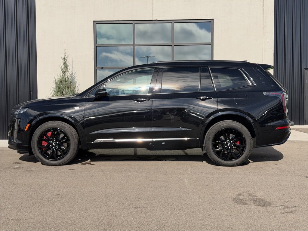 Used 2024 Cadillac XT6 Sport image 2
