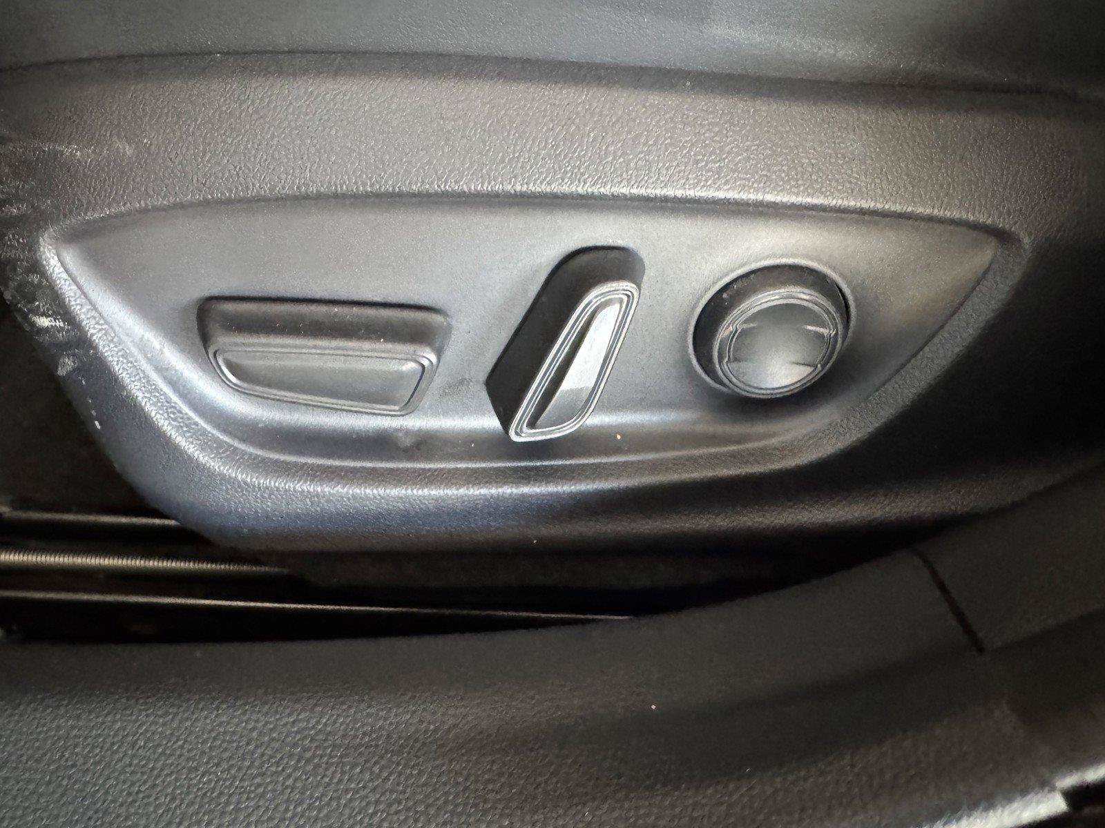 Used 2026 Toyota Prius Plug-In Hybrid FWD image 28