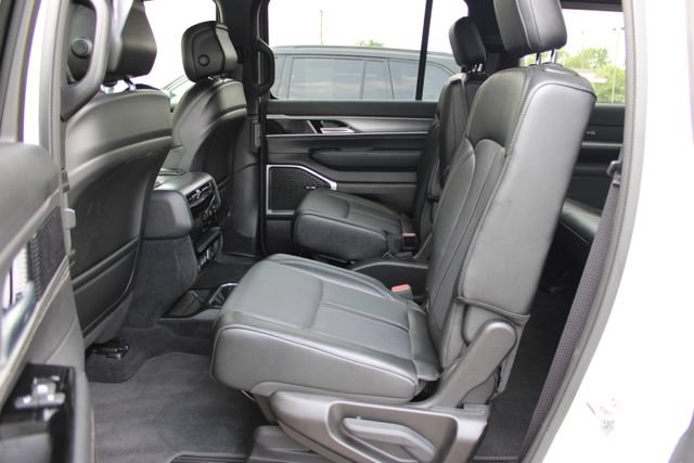 Used 2025 Jeep Wagoneer Series II w/ Premium Group I AWD/4WD image 38