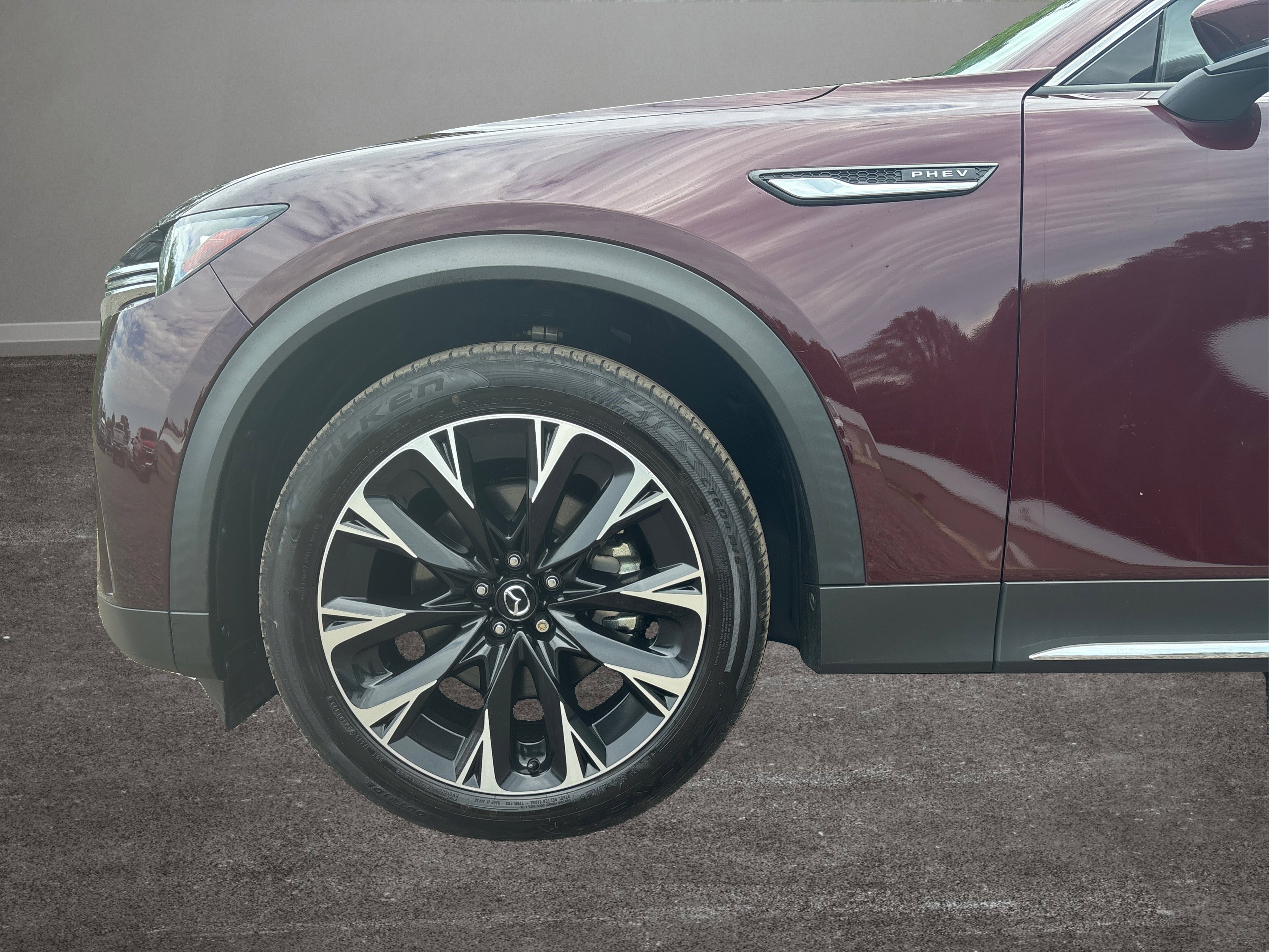 Used 2024 MAZDA CX-90 Plug-In Hybrid w/ Premium Pkg image 34