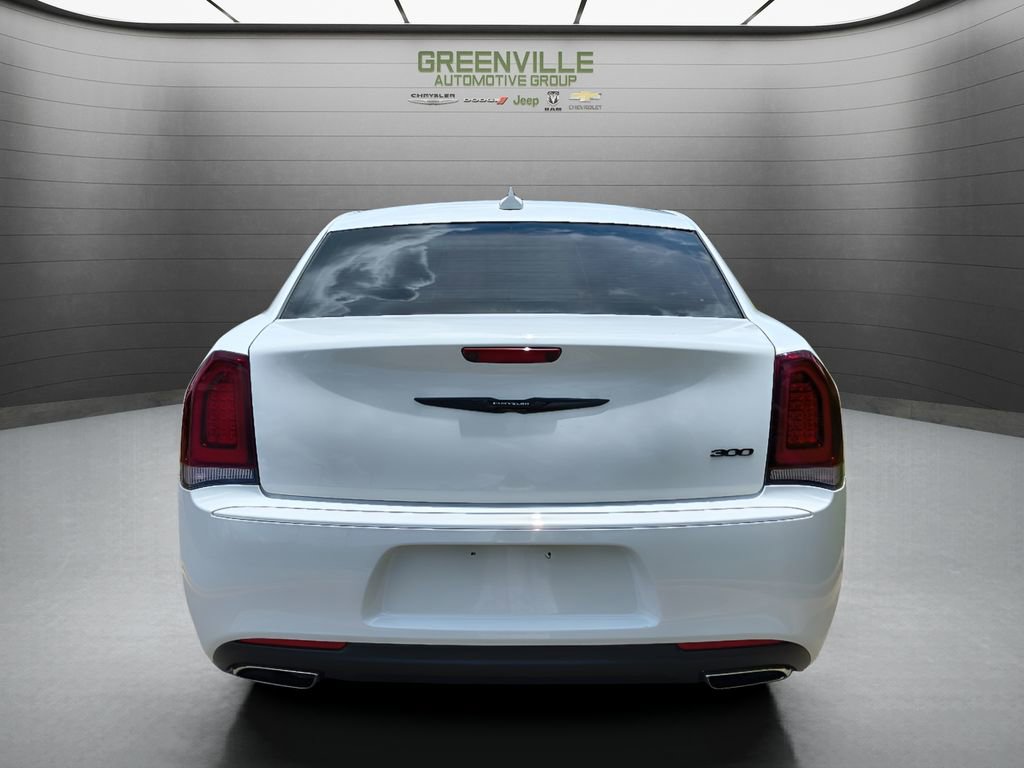 Used 2023 Chrysler 300 Touring w/ Sport Appearance Package image 4