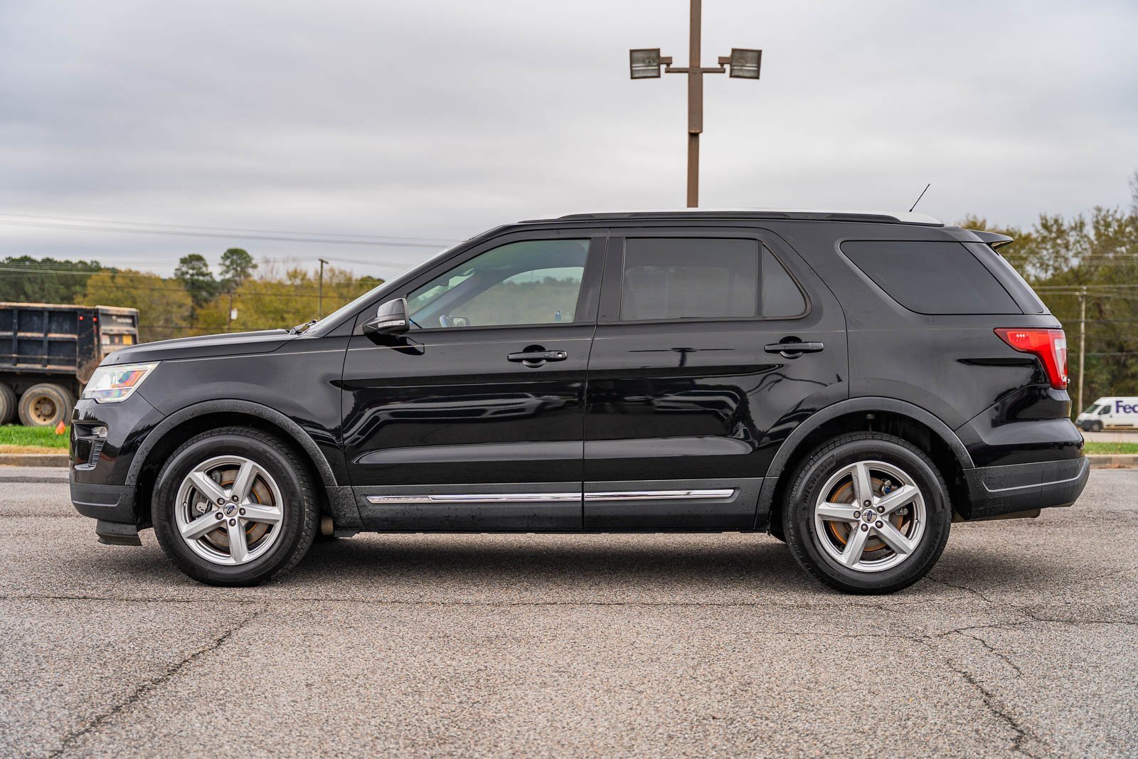 Certified 2018 Ford Explorer XLT w/ Equipment Group 202A image 4