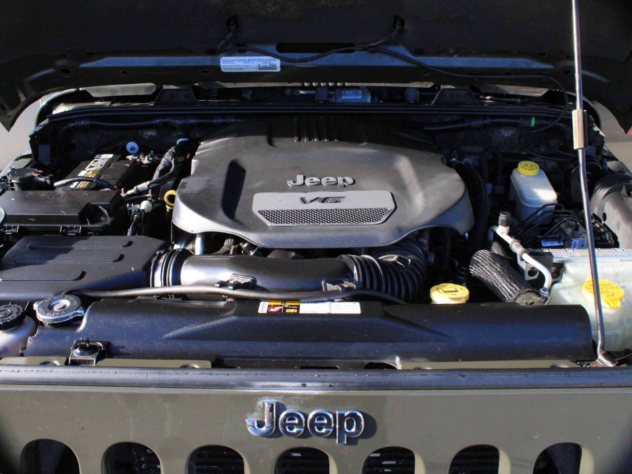 Used 2015 Jeep Wrangler Unlimited Rubicon AWD/4WD image 14